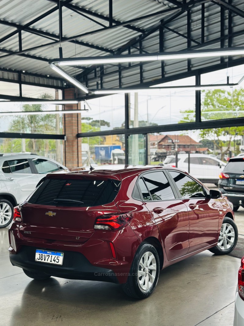 ONIX 1.0 LT 12V FLEX 4P MANUAL - 2023 - CANELA