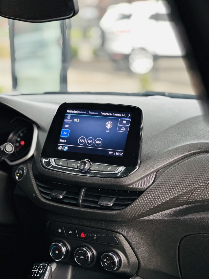 ONIX 1.0 LT 12V FLEX 4P MANUAL - 2023 - CANELA