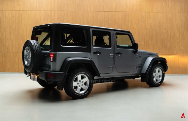 WRANGLER 3.6 UNLIMITED SPORT 4X4 V6 GASOLINA 4P AUTOMÁTICO - 2015 - GARIBALDI
