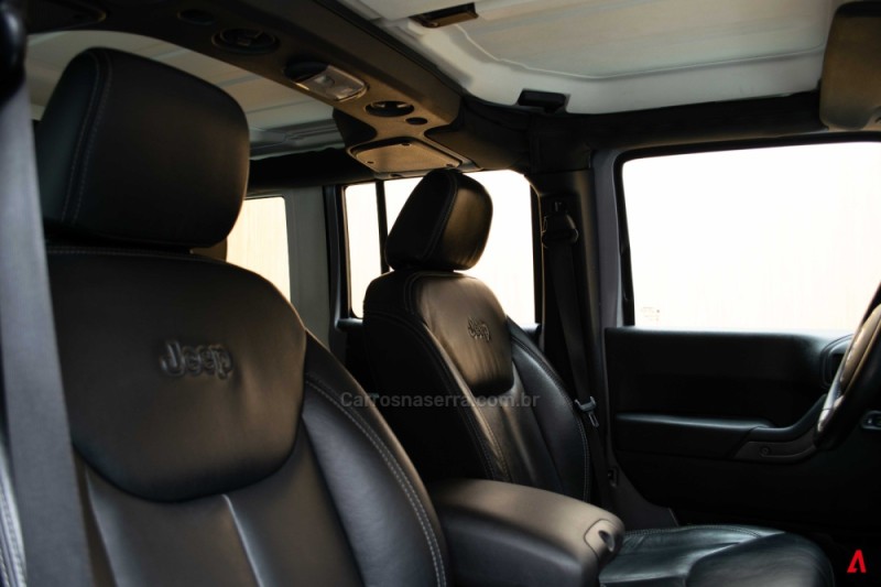 WRANGLER 3.6 UNLIMITED SPORT 4X4 V6 GASOLINA 4P AUTOMÁTICO - 2015 - GARIBALDI