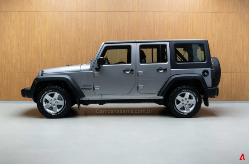 WRANGLER 3.6 UNLIMITED SPORT 4X4 V6 GASOLINA 4P AUTOMÁTICO - 2015 - GARIBALDI