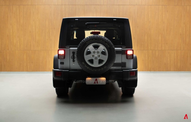WRANGLER 3.6 UNLIMITED SPORT 4X4 V6 GASOLINA 4P AUTOMÁTICO - 2015 - GARIBALDI