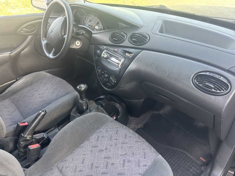 FOCUS 1.8 GLX 16V GASOLINA 4P MANUAL - 2003 - CAXIAS DO SUL