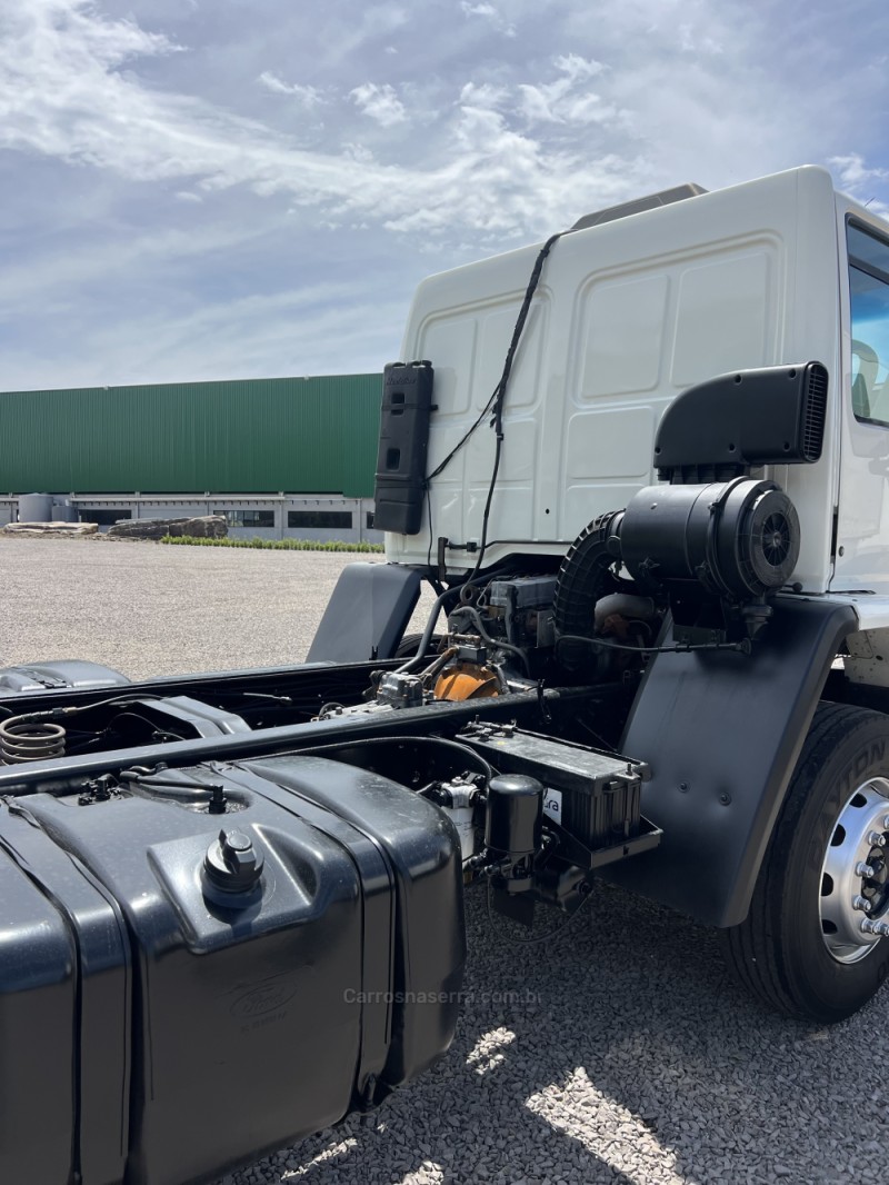 CARGO 2422 E 3 EIXOS - 2010 - CAXIAS DO SUL