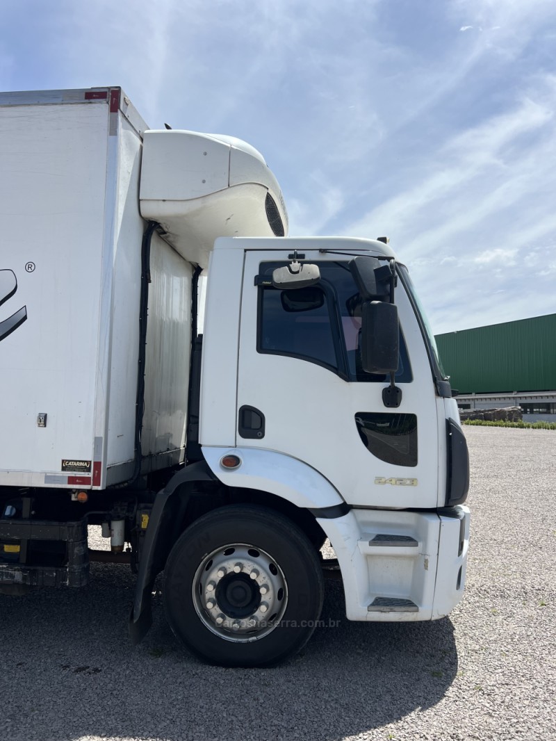 CARGO 2423 E 6X2 TURBO - 2013 - CAXIAS DO SUL