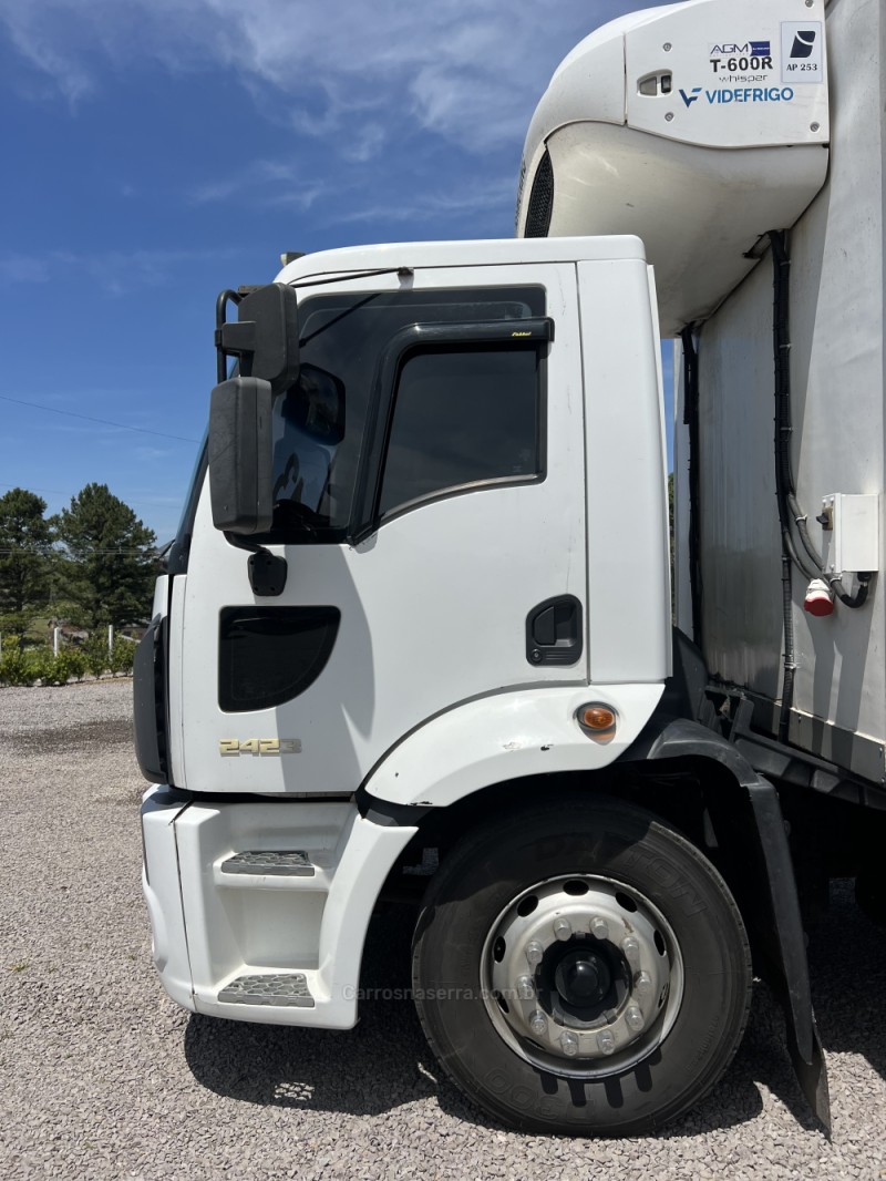 CARGO 2423 E 6X2 TURBO - 2013 - CAXIAS DO SUL