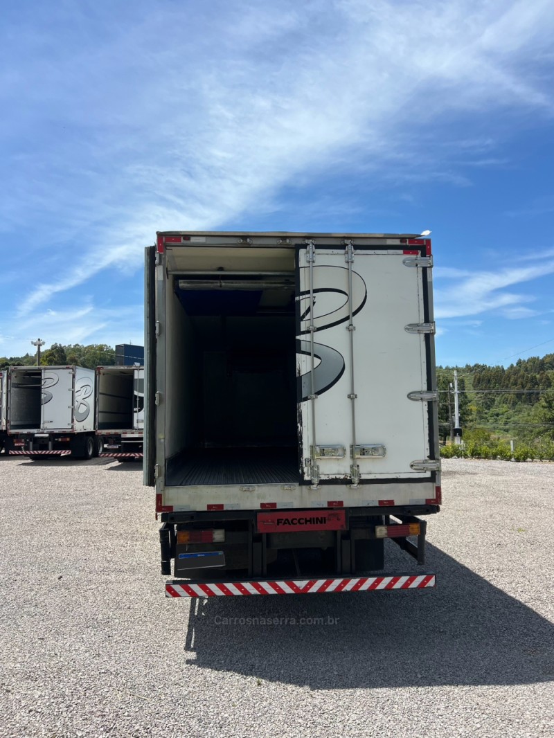 CARGO 2423 E 6X2 TURBO - 2013 - CAXIAS DO SUL