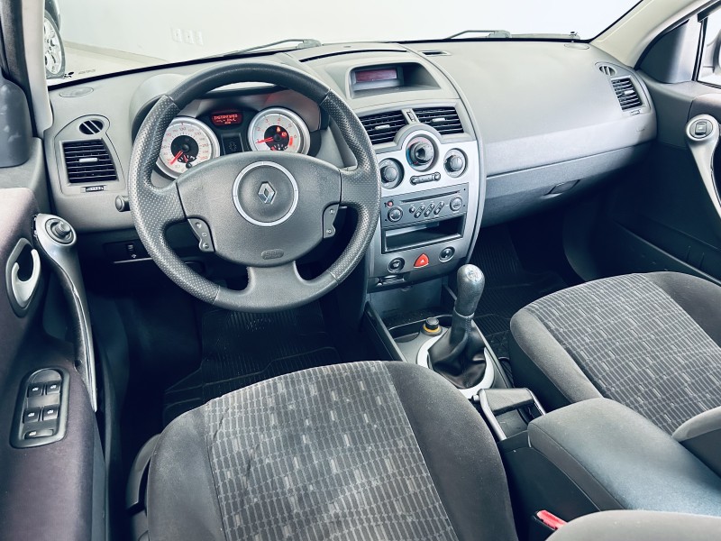 MÉGANE 1.6 DYNAMIQUE 16V FLEX 4P MANUAL - 2010 - CAXIAS DO SUL