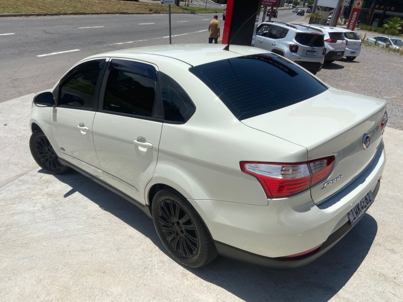 GRAND SIENA 1.6 MPI ESSENCE SUBLIME 16V FLEX 4P MANUAL - 2015 - CAXIAS DO SUL