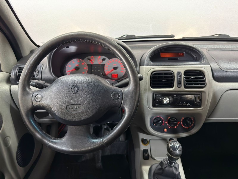 CLIO 1.0 PRIVILÉGE 16V GASOLINA 4P MANUAL - 2004 - CAXIAS DO SUL