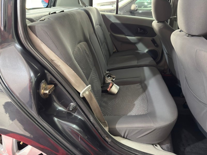 CLIO 1.0 PRIVILÉGE 16V GASOLINA 4P MANUAL - 2004 - CAXIAS DO SUL