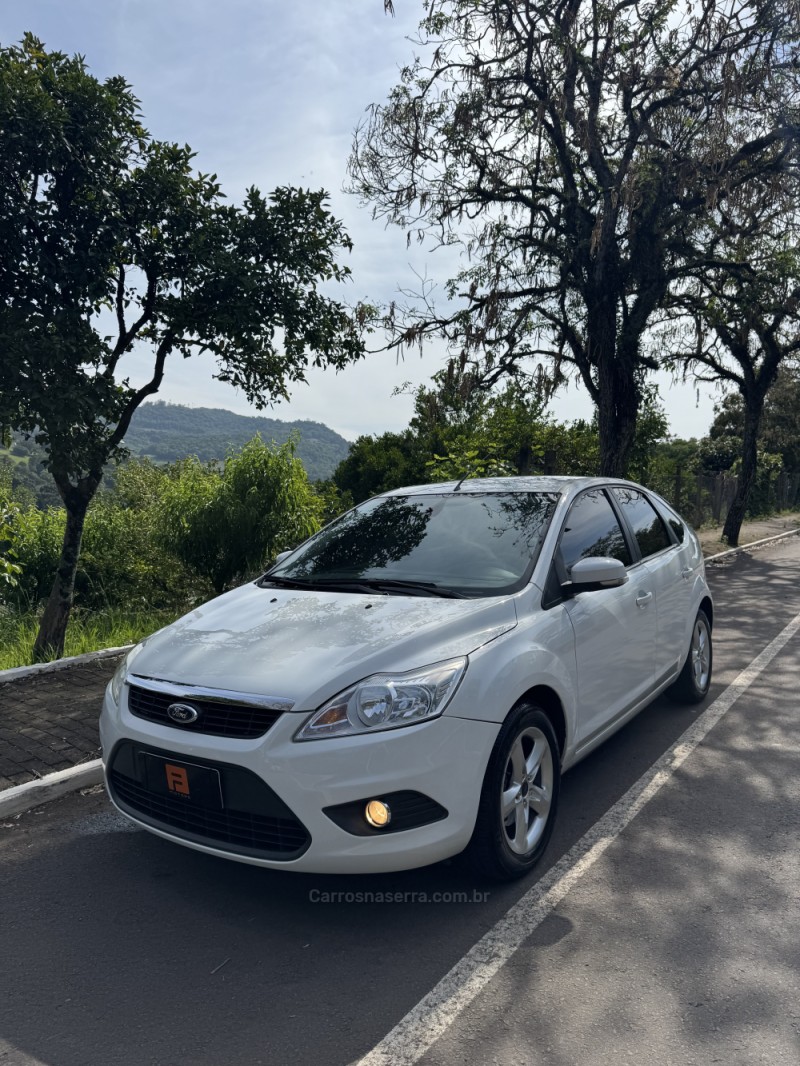 FOCUS 2.0 GLX 16V FLEX 4P MANUAL - 2013 - NOVA ARAçá