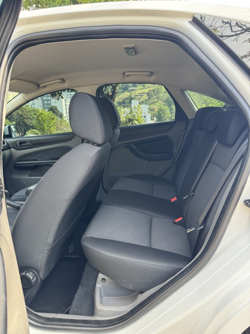 FOCUS 2.0 GLX 16V FLEX 4P MANUAL - 2013 - NOVA ARAçá