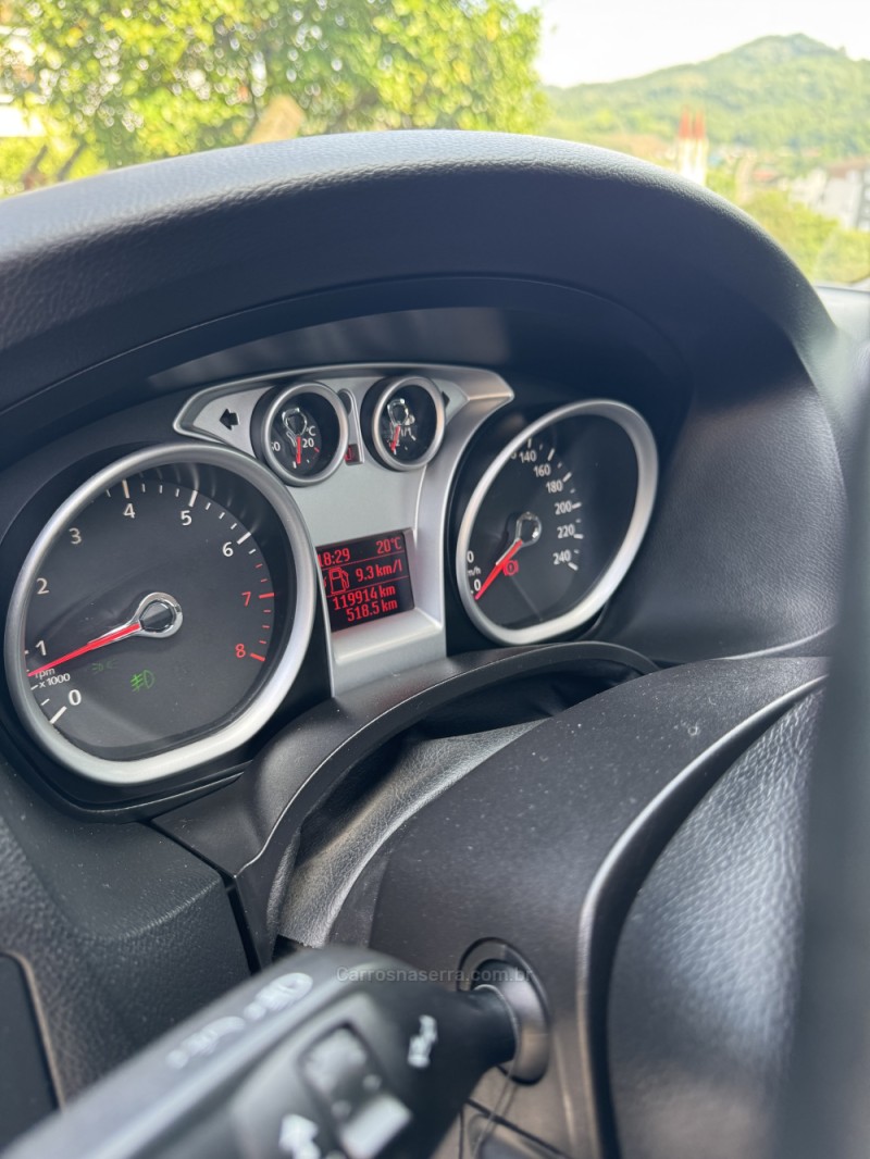 FOCUS 2.0 GLX 16V FLEX 4P MANUAL - 2013 - NOVA ARAçá