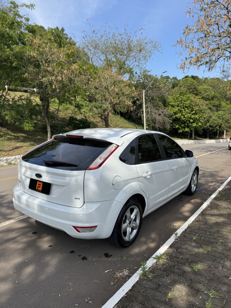 FOCUS 2.0 GLX 16V FLEX 4P MANUAL - 2013 - NOVA ARAçá