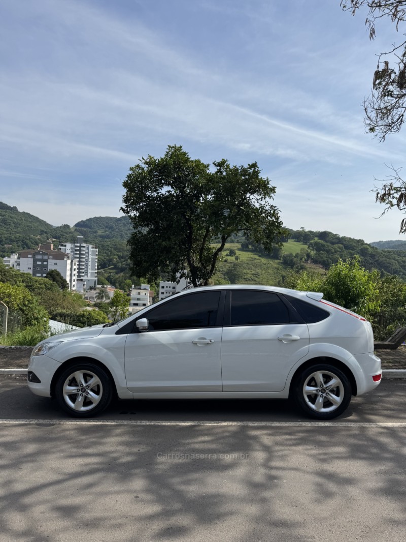 FOCUS 2.0 GLX 16V FLEX 4P MANUAL - 2013 - NOVA ARAçá