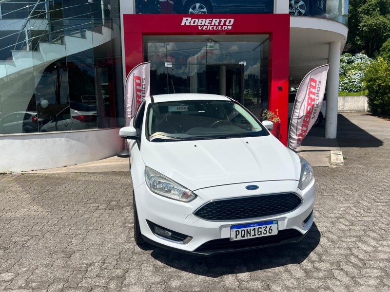 focus 2.0 se fastback 16v flex 4p automatico 2016 bento goncalves