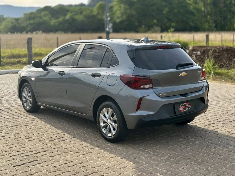 ONIX 1.0 LT 12V TURBO FLEX 4P MANUAL - 2021 - CANDELáRIA