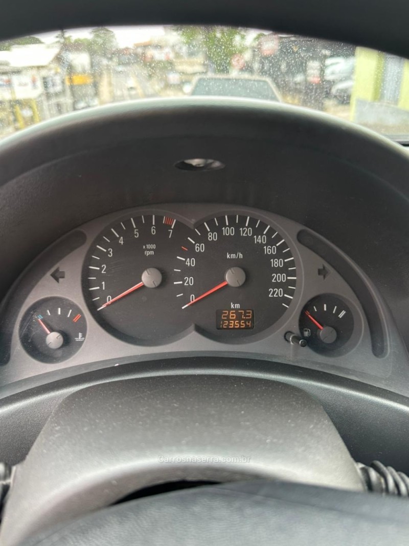 CORSA 1.0 MPFI PREMIUM 8V GASOLINA 4P MANUAL - 2005 - CAXIAS DO SUL