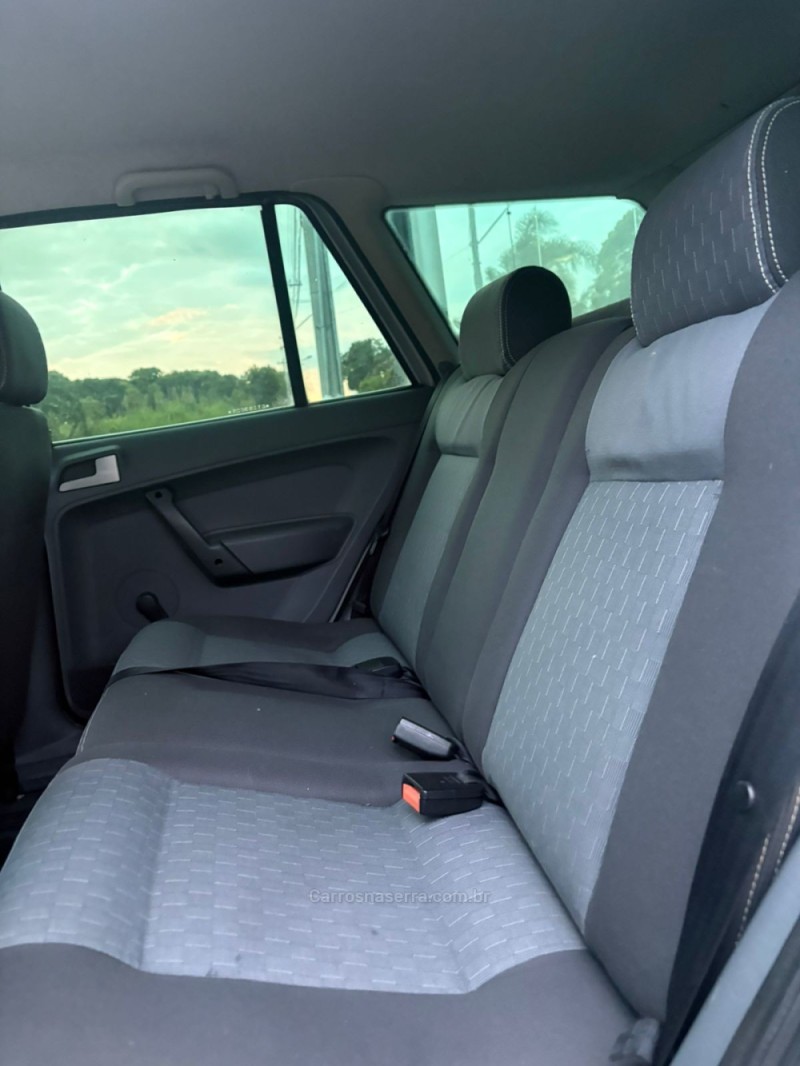 PARATI 1.6 MI TRACK & FIELD 8V FLEX 4P MANUAL G.IV - 2006 - GARIBALDI