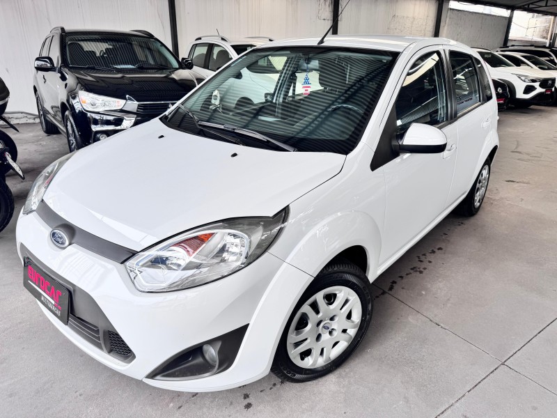 FORD - FIESTA - 2012/2013 - Branca - R$ 34.900,00