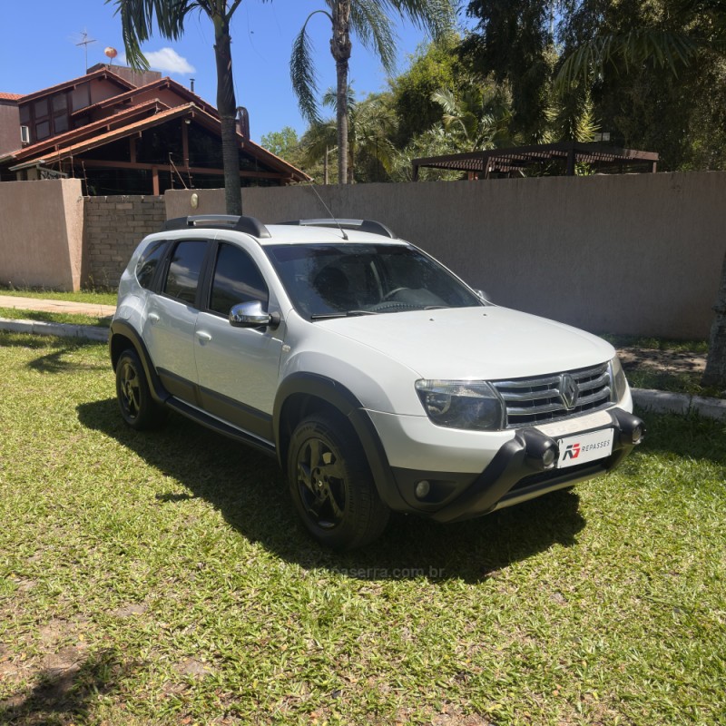 DUSTER 2.0 DYNAMIQUE 4X4 16V FLEX 4P MANUAL - 2015 - PORTãO