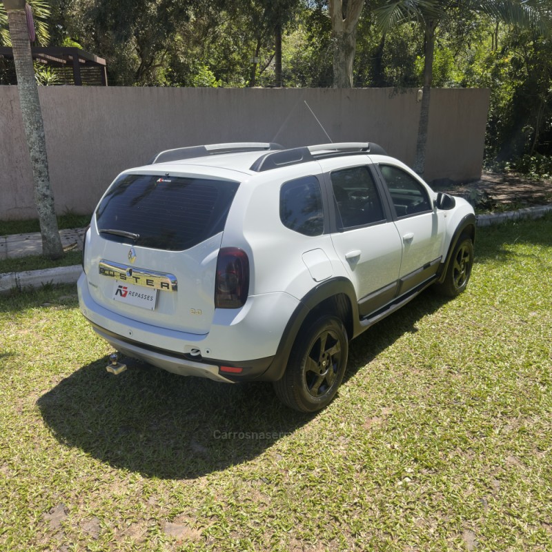 DUSTER 2.0 DYNAMIQUE 4X4 16V FLEX 4P MANUAL - 2015 - PORTãO