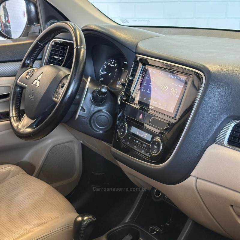 OUTLANDER 3.0 GT4 4X4 V6 24V GASOLINA 4P AUTOMÁTICO - 2015 - NOVO HAMBURGO