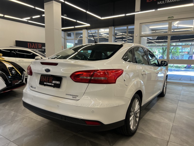 FOCUS 2.0 TITANIUM SEDAN 16V FLEX 4P AUTOMÁTICO - 2017 - NOVO HAMBURGO