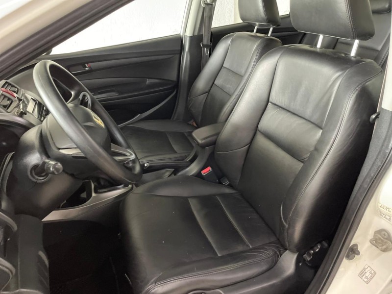 CITY 1.5 LX 16V FLEX 4P MANUAL - 2013 - BOM PRINCíPIO