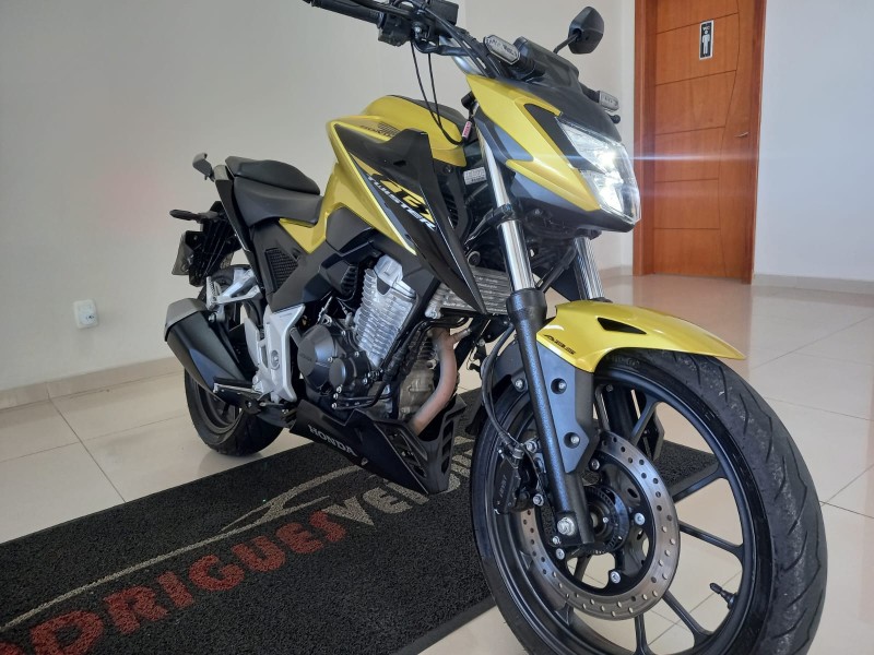 cb 300f twister abs 2024 caxias do sul