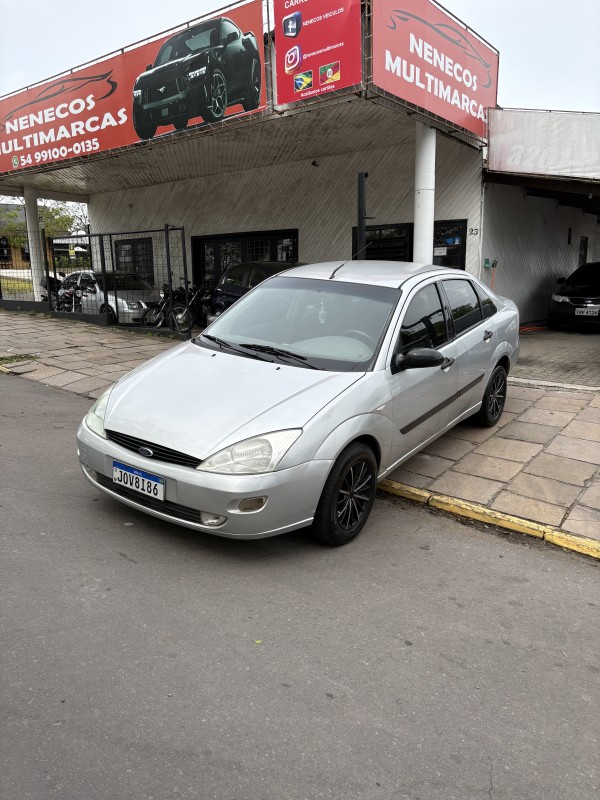 FOCUS 2.0 FC 16V GASOLINA 4P MANUAL - 2002 - FARROUPILHA