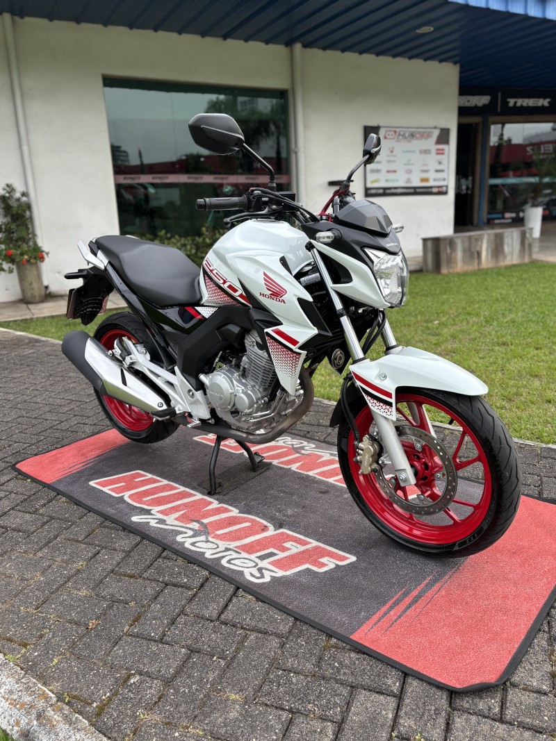 CB 250F TWISTER CBS - 2022 - FELIZ