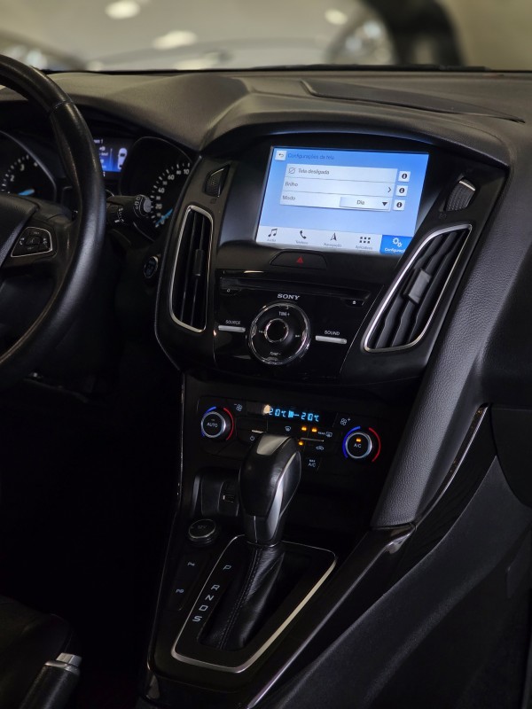 FOCUS 2.0 TITANIUM PLUS 16V FLEX 4P AUTOMÁTICO - 2017 - CAXIAS DO SUL