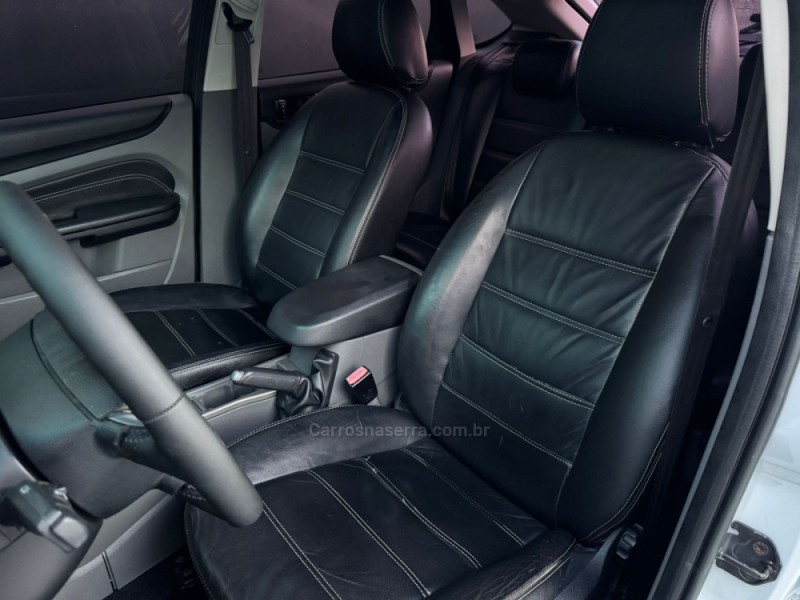 FOCUS 2.0 TITANIUM HATCH 16V FLEX 4P MANUAL - 2011 - ESTâNCIA VELHA