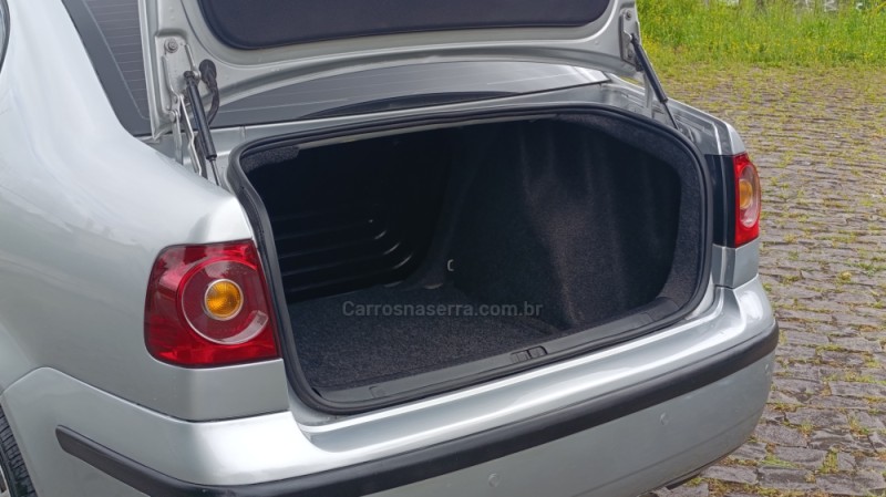 POLO SEDAN 1.6 MI COMFORTLINE 8V GASOLINA 4P MANUAL - 2010 - CAXIAS DO SUL