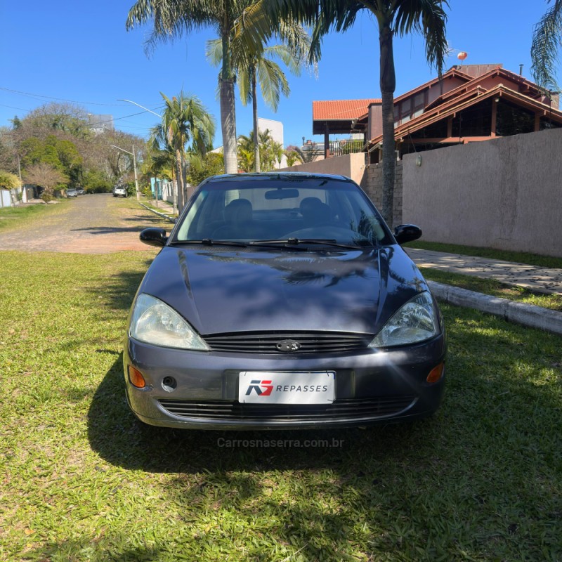 FOCUS 2.0 GHIA SEDAN 16V FLEX 4P MANUAL - 2002 - PORTãO
