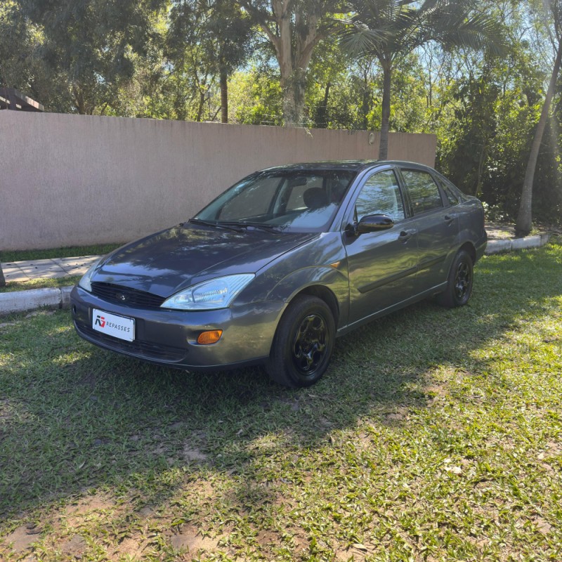 FOCUS 2.0 GHIA SEDAN 16V FLEX 4P MANUAL - 2002 - PORTãO
