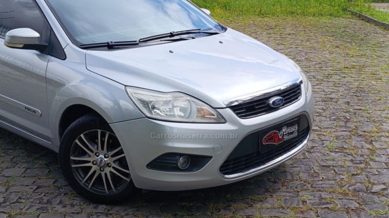 FOCUS 2.0 GHIA 16V GASOLINA 4P MANUAL - 2011 - CAXIAS DO SUL