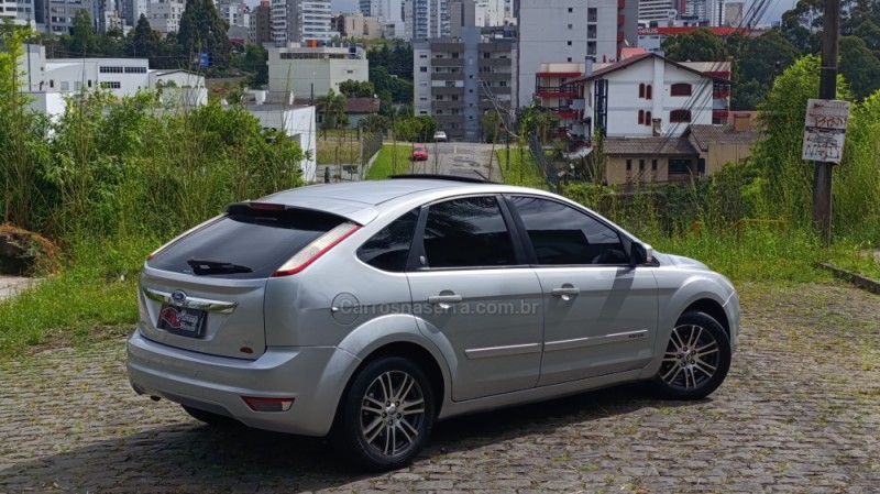 FOCUS 2.0 GHIA 16V GASOLINA 4P MANUAL - 2011 - CAXIAS DO SUL