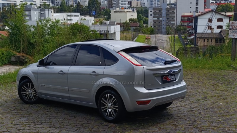 FOCUS 2.0 GHIA 16V GASOLINA 4P MANUAL - 2011 - CAXIAS DO SUL