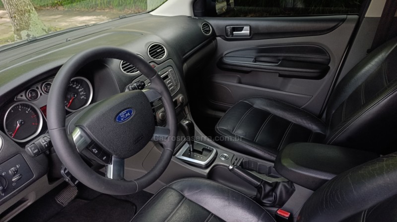 FOCUS 2.0 GHIA 16V GASOLINA 4P MANUAL - 2011 - CAXIAS DO SUL