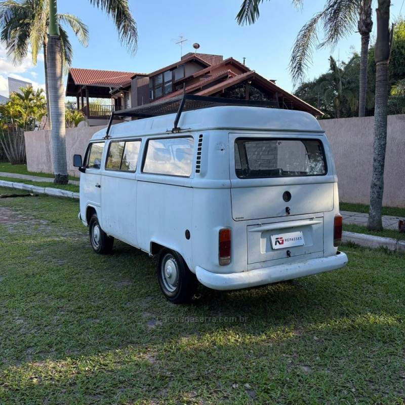 KOMBI 1.4 MI STD LOTAÇÃO 8V FLEX 3P MANUAL - 2009 - PORTãO