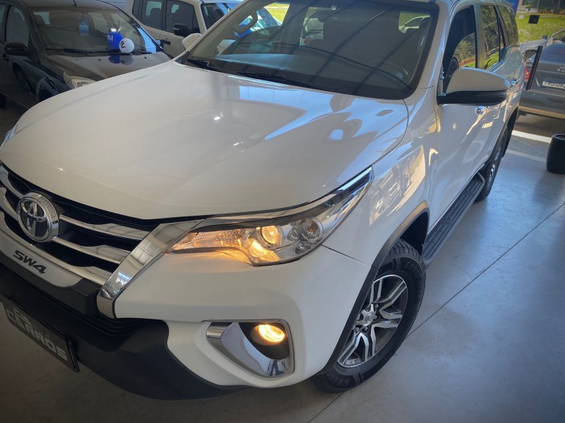 HILUX SW4 2.7 SRV 4X2 16V FLEX 7 LUGARES 4P AUTOMÁTICO - 2018 - LAJEADO