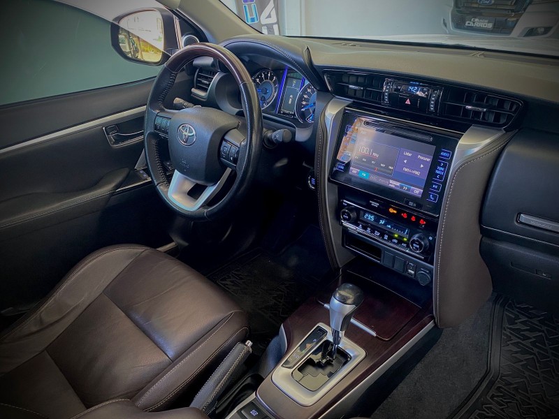 HILUX SW4 2.7 SRV 4X2 16V FLEX 7 LUGARES 4P AUTOMÁTICO - 2018 - LAJEADO