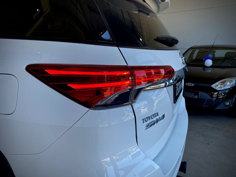 HILUX SW4 2.7 SRV 4X2 16V FLEX 7 LUGARES 4P AUTOMÁTICO - 2018 - LAJEADO