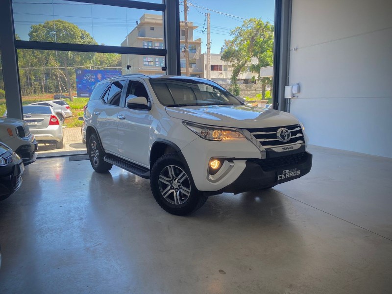 hilux sw4 2.7 srv 4x2 16v flex 7 lugares 4p automatico 2018 lajeado