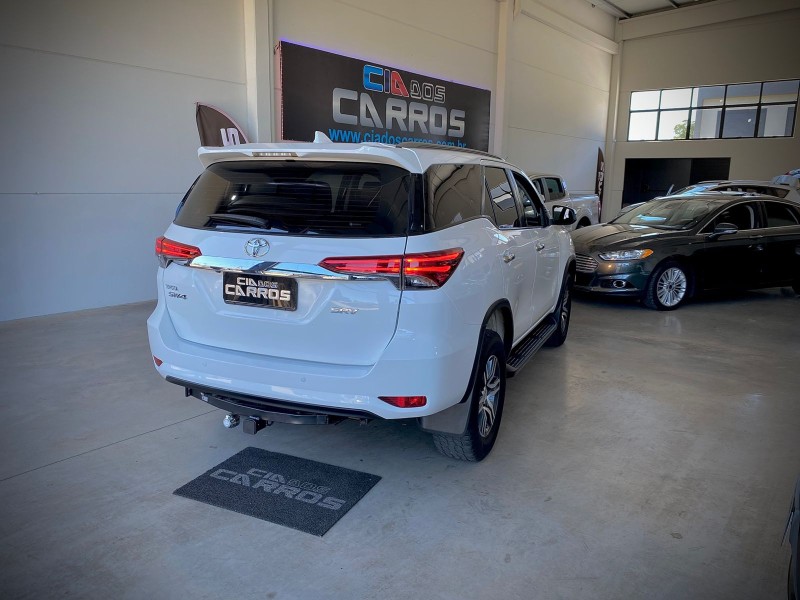 HILUX SW4 2.7 SRV 4X2 16V FLEX 7 LUGARES 4P AUTOMÁTICO - 2018 - LAJEADO