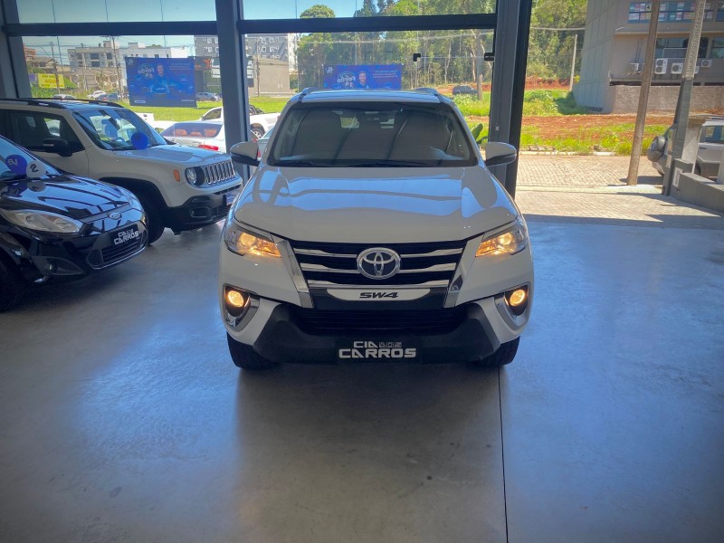 HILUX SW4 2.7 SRV 4X2 16V FLEX 7 LUGARES 4P AUTOMÁTICO - 2018 - LAJEADO