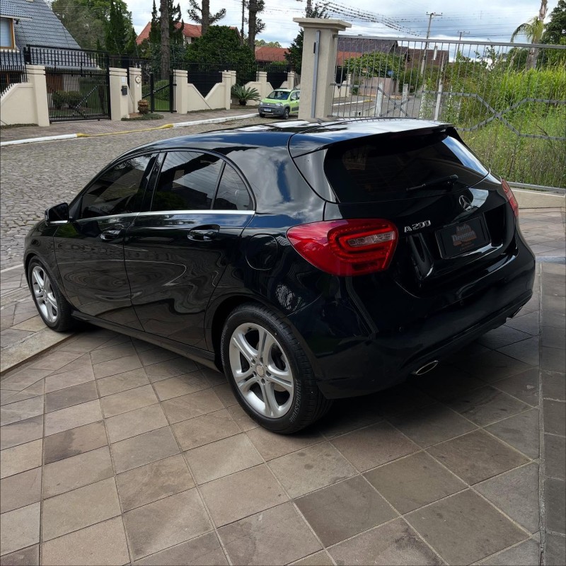 A 200 1.6 TURBO URBAN 16V GASOLINA 4P AUTOMÁTICO - 2015 - NOVA PETRóPOLIS